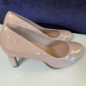 9M Clarks Ambyr Joy Patent Pumps, Dusty Rose, Like New